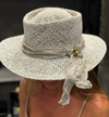 Sombrero Blanco Con Malla Metálica Gris