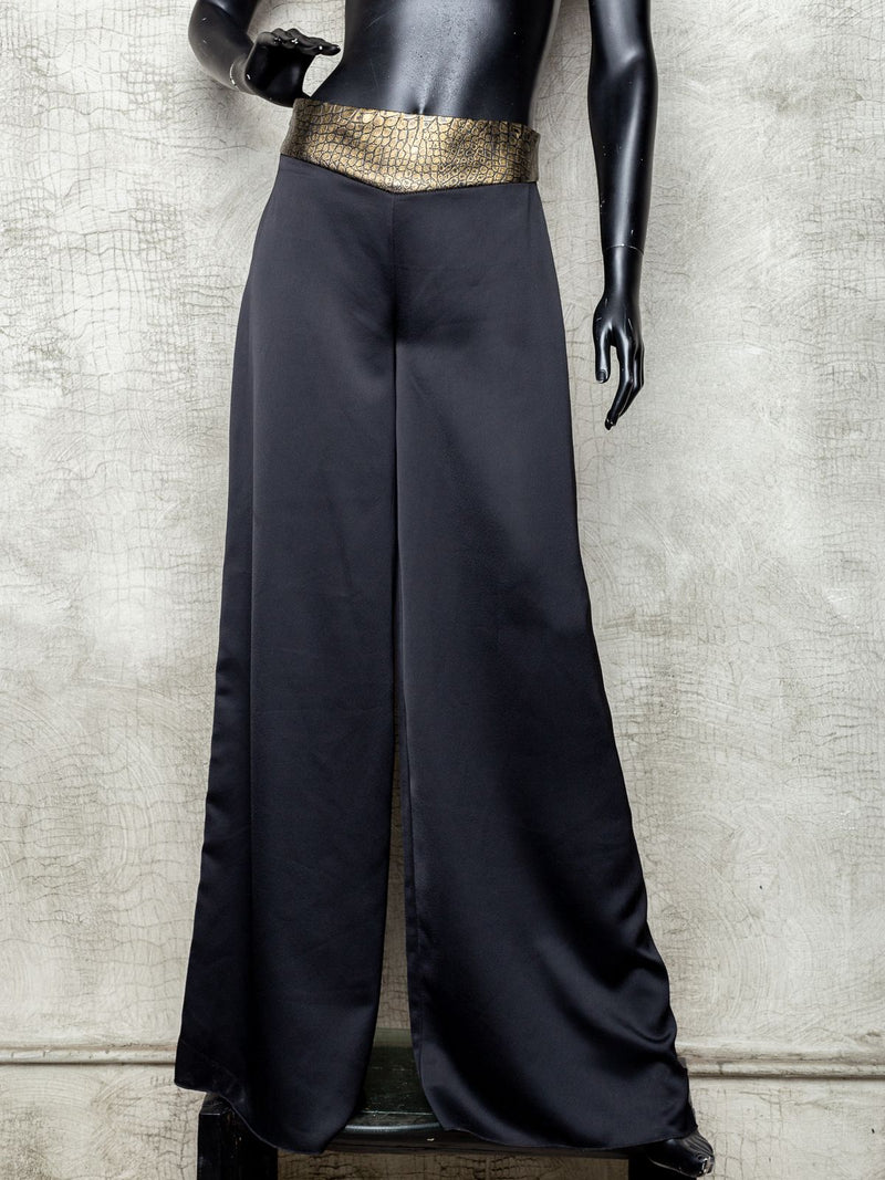 Pantalon Negro con Cintura Oro Estrecho