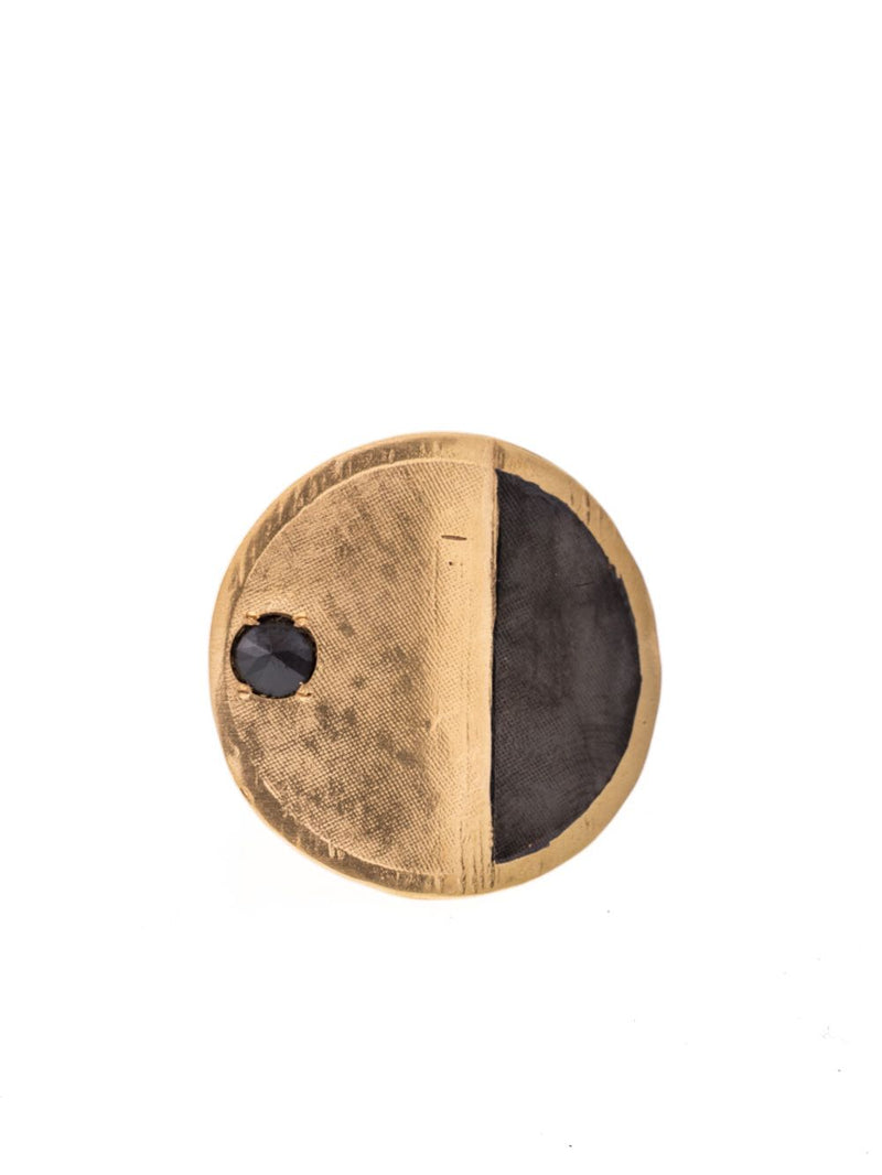 Anillo ajustable forma llave plana con piedra visto de frente